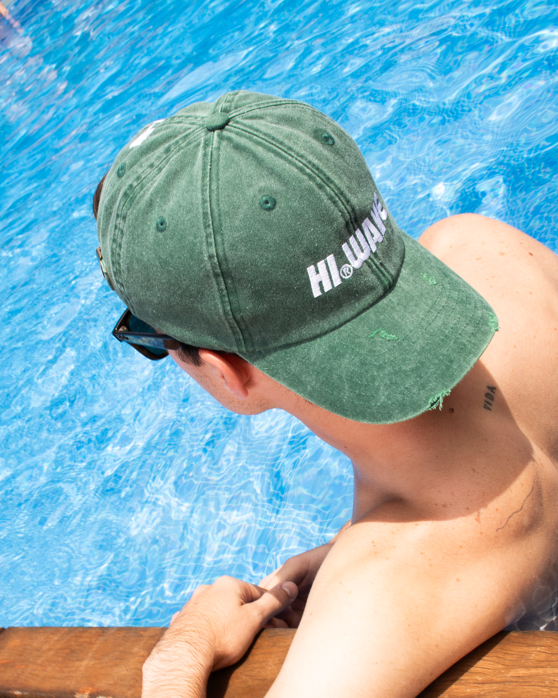 Casquette verte délavée